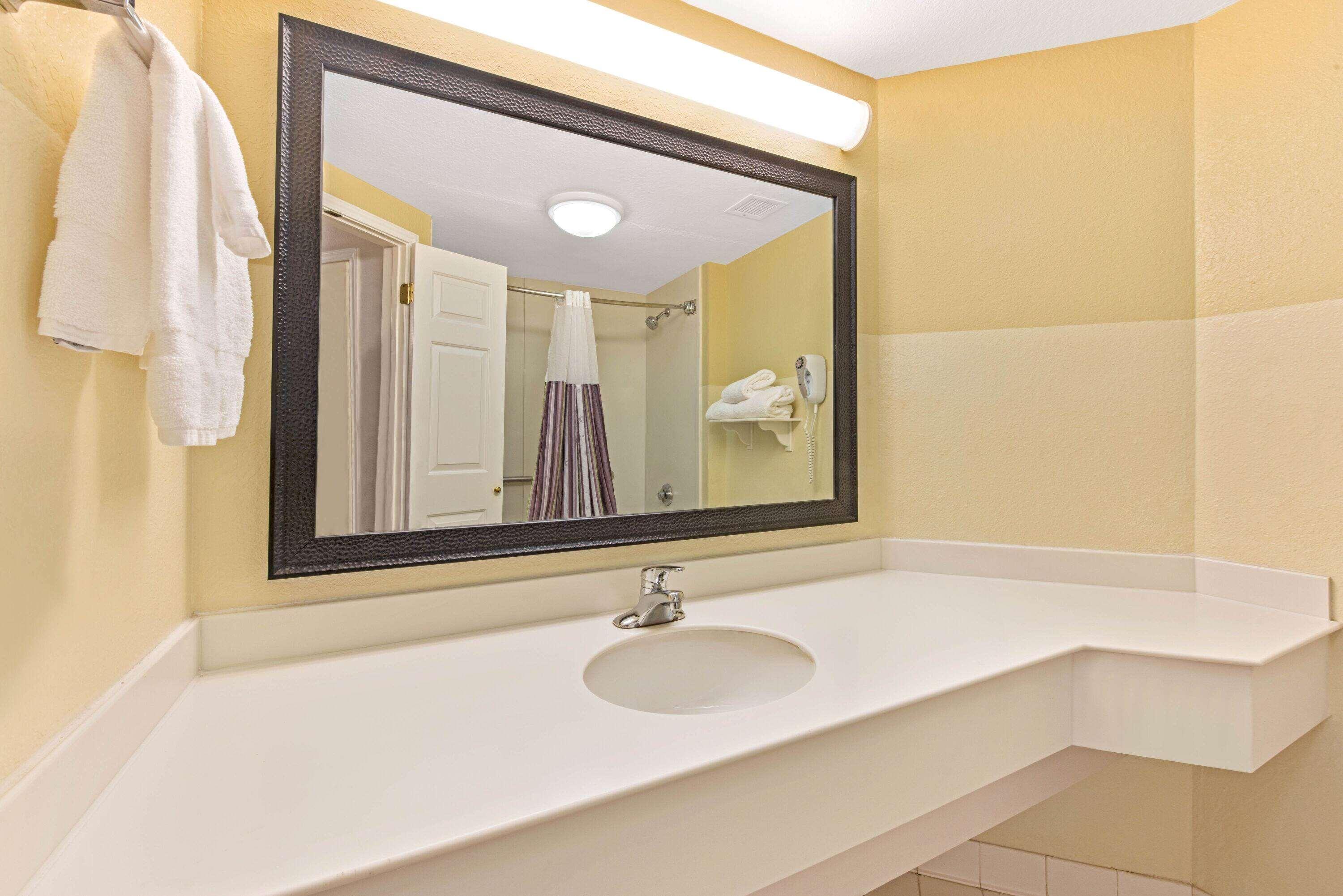 Hotel La Quinta By Wyndham Usf Tampa Esterno foto