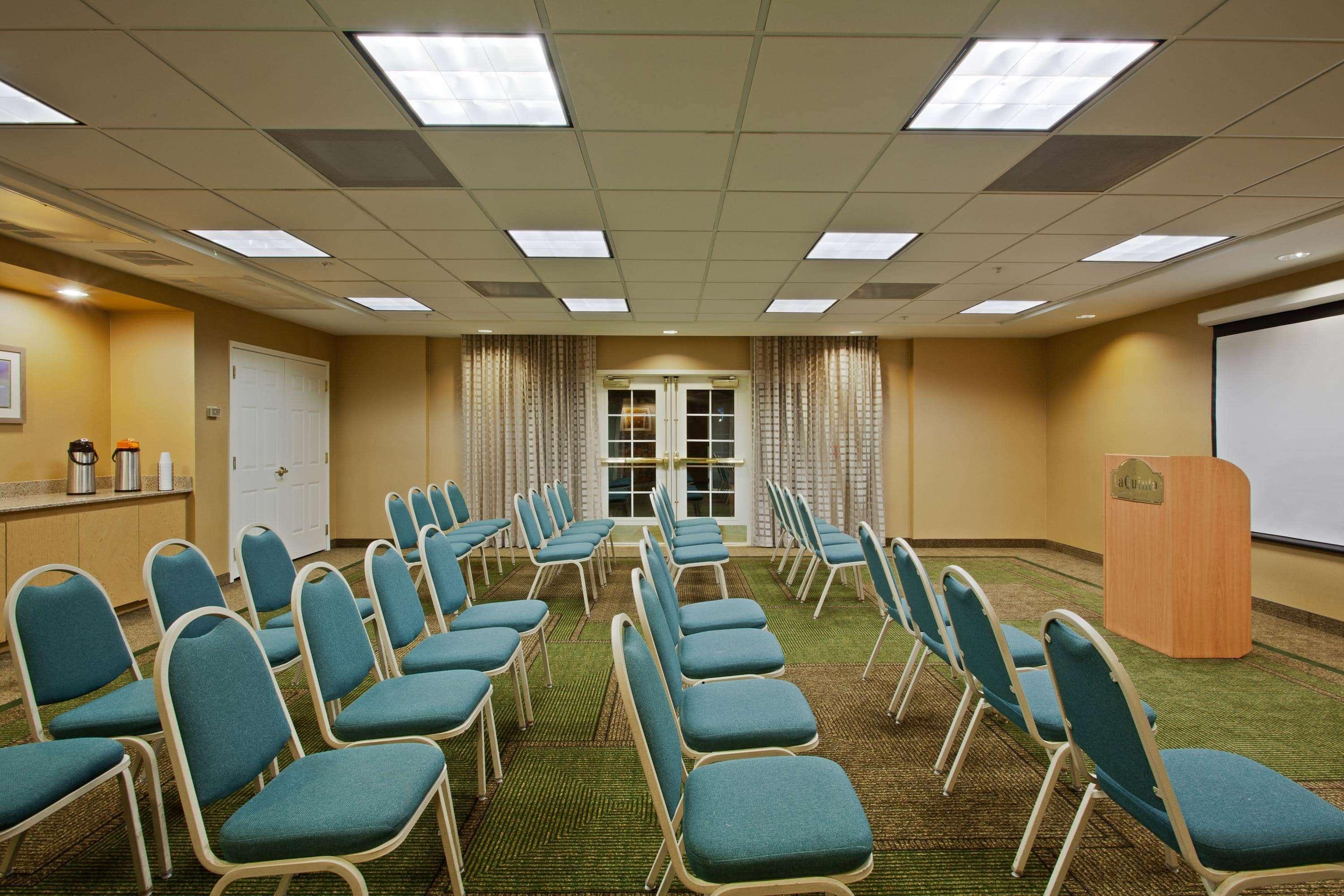 Hotel La Quinta By Wyndham Usf Tampa Esterno foto
